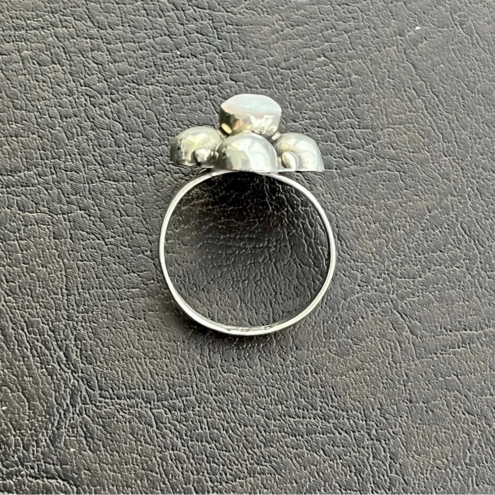Vintage Taxco Mexico sterling silver and mother of pearl ring